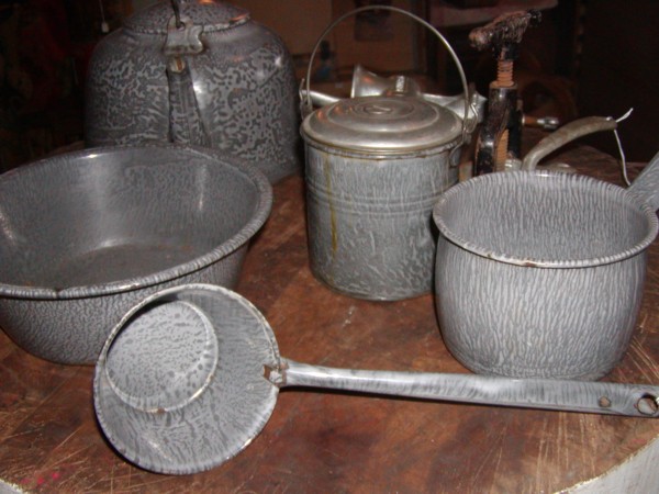 Picture:graniteware